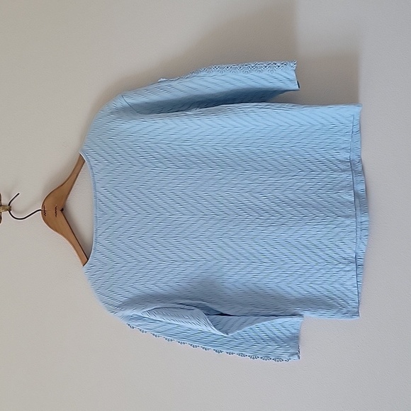 Chico's Light Blue Crochet Lace 3/4 Length Sleeve Tee Size Small - Picture 4 of 7